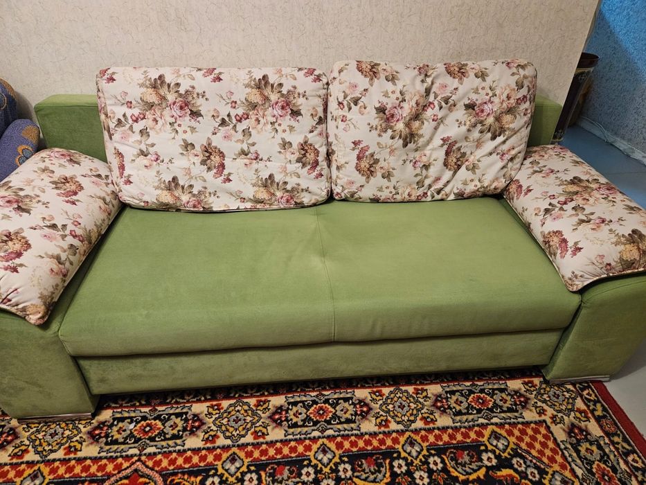 Диван в хорошем состоянии
