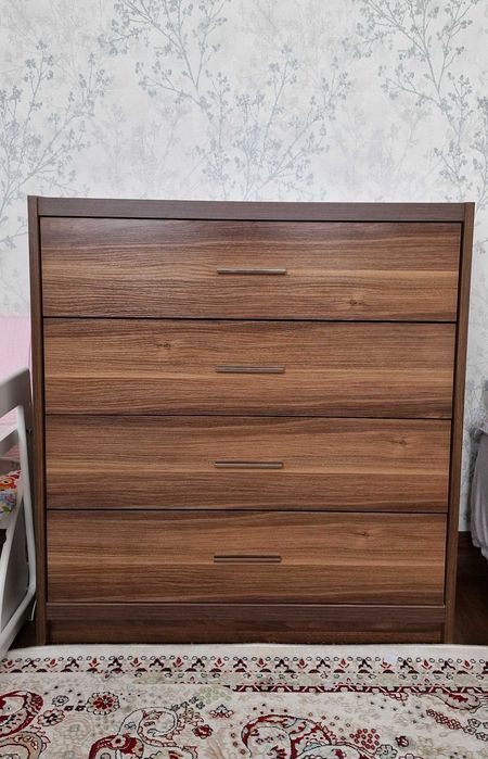 Письменный стол и комод