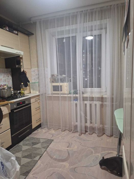 продам 2х ком квартиру центр