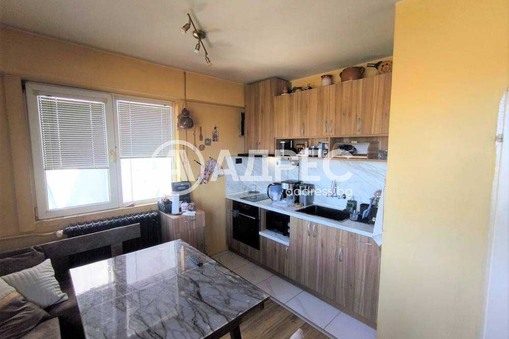 Продава се Тристаен апартамент в Разград, Център - 75 кв.м за 1190 €/кв.м - Снимка #2