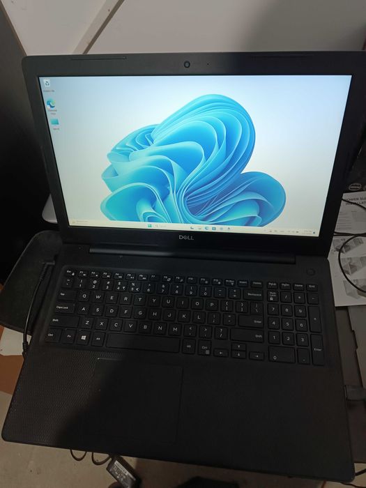 Dell Inspiron 3000(i5 8th gen,24gb ddr4,ssd 512gb,Radeon 520 2gb ddr5)