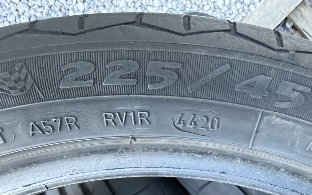 4бр 225/45/17 на 6мм с 20дот Дебица