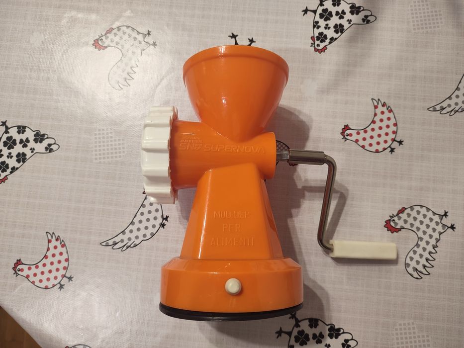 Supernova винтиж ръчна италианска мелачка от 70-те