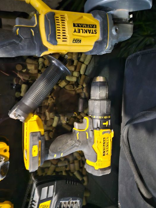 Винтоверт,ъглошлайв,зарядно и 2 батерии