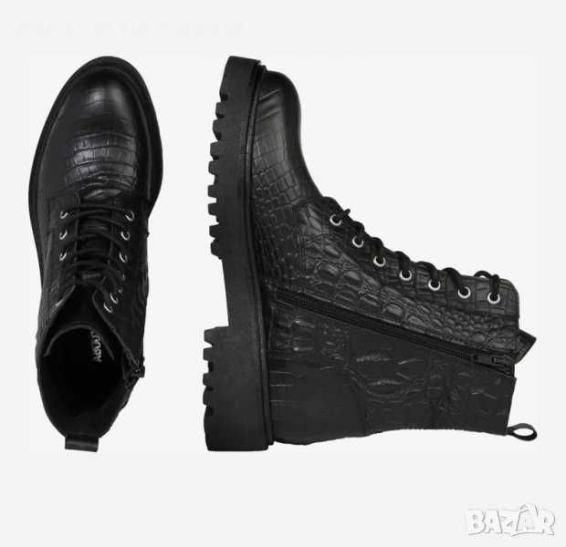 Дамски черни боти от естествена кожа с крокодилски/змийски елементи