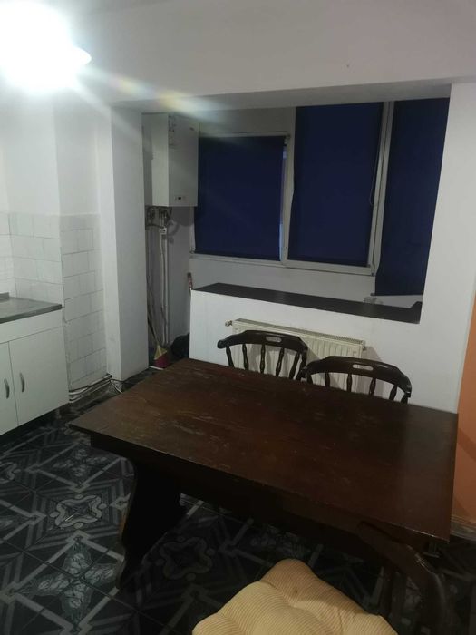 Central, dau in chirie apartament 2 camere mobilat