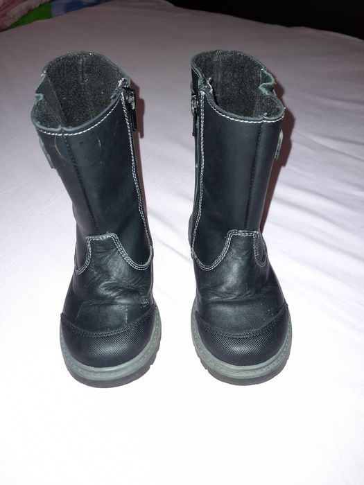 Много детски обувки .Детски ботуши КК 26н и яке бенетон