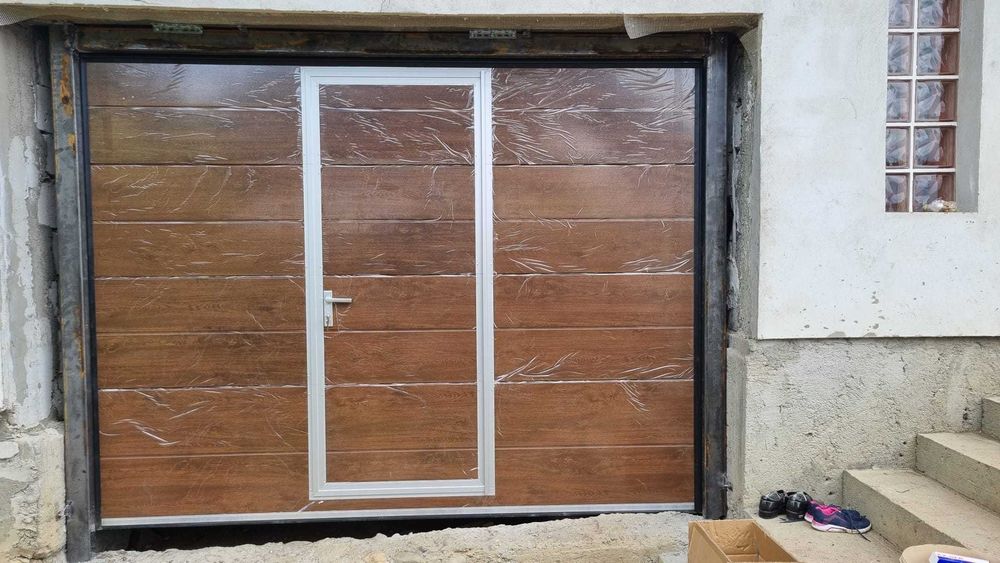 uși de garaj secționale culoare maro