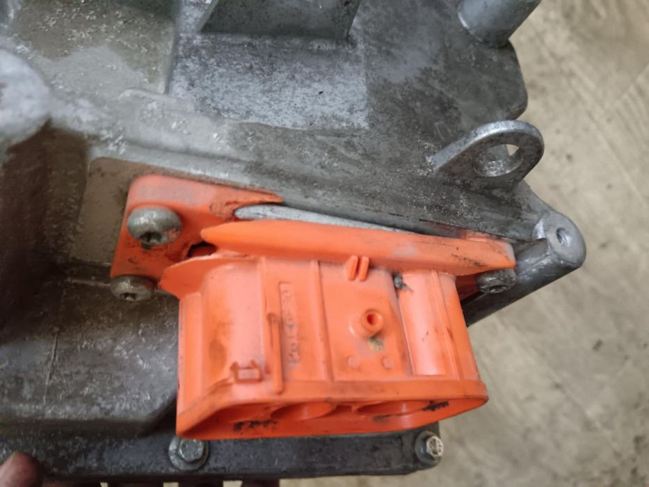 Convertizor Renault Zoe cod 296G95974R, 296h27355r cu defect la mufa