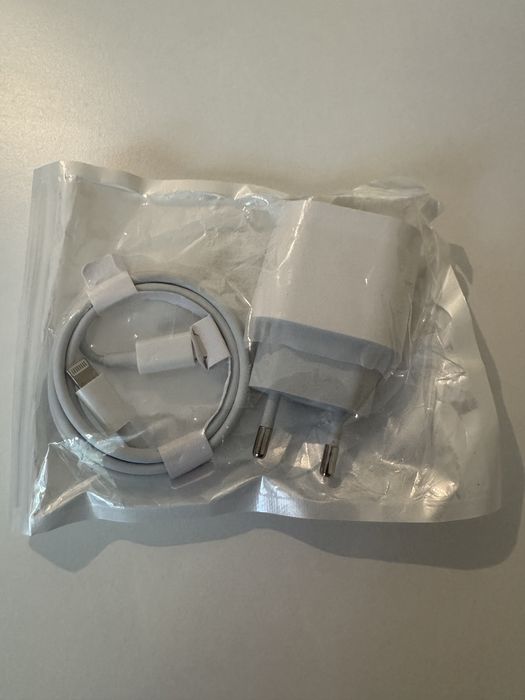 USB-C Бързо зарядно + Type-C към Lightning кабел