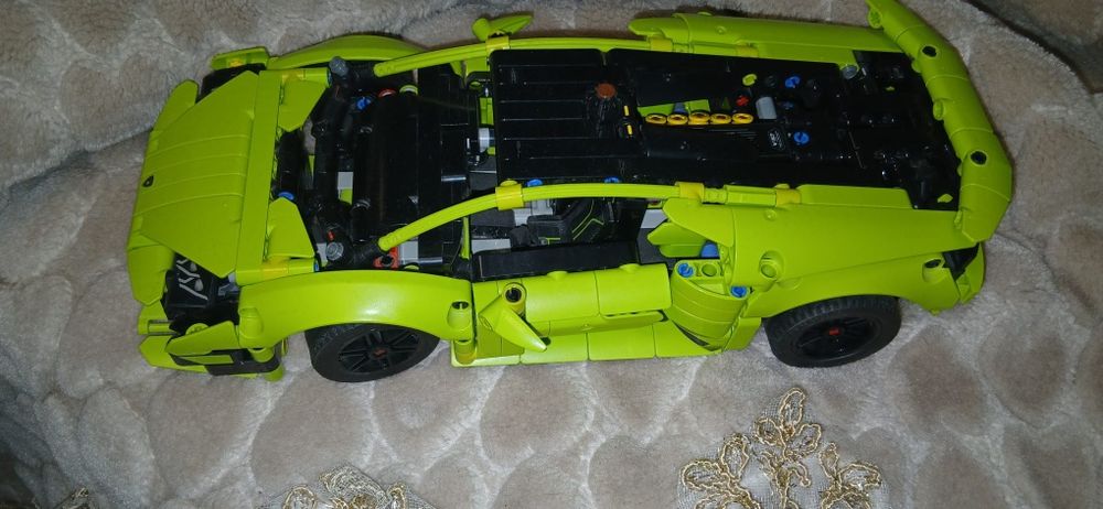 Vand la un loc 3 seturi lego ai 1 pusca airsoft CA NOI URGENT!