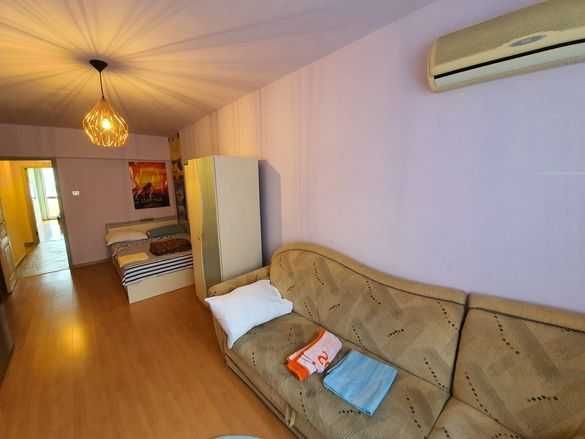 Дава се под наем Тристаен апартамент в Бургас, Център - 100 кв.м за 50 € - Снимка #2