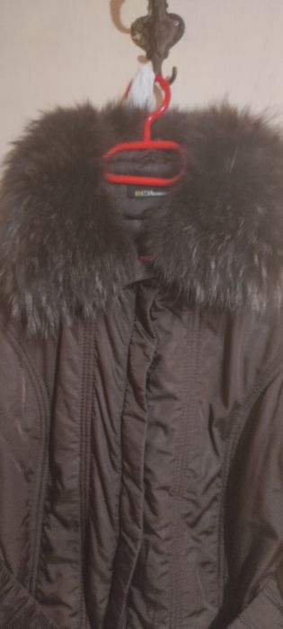 Продавам дамско яке.