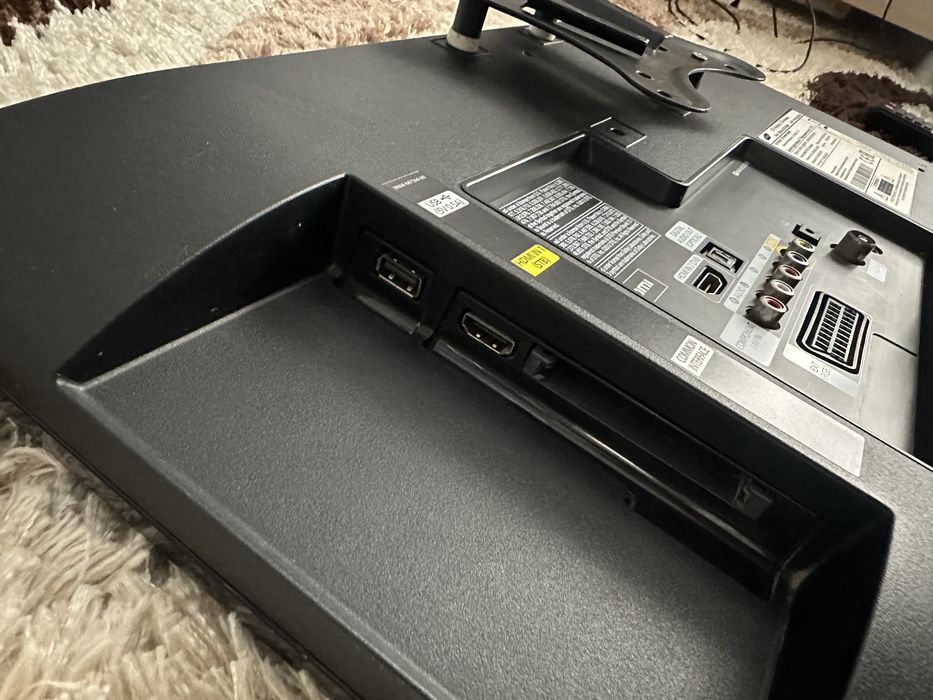 Телевизор Samsung +кронштейн