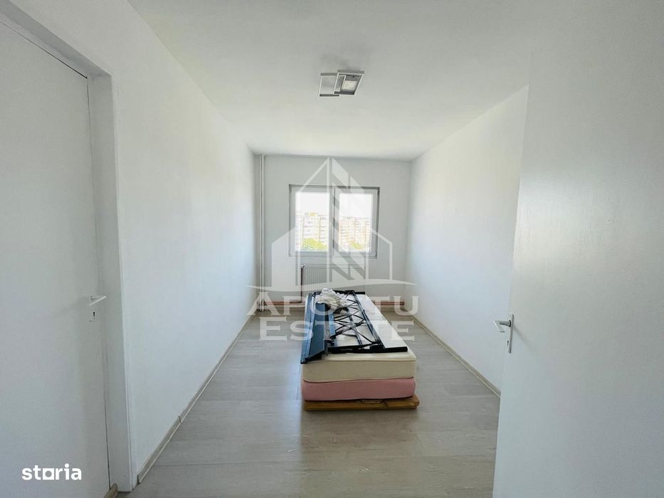 Apartament 4 Camere/Spațios și Luminos/Etaj 7 – Zona Vlaicu/72 mp