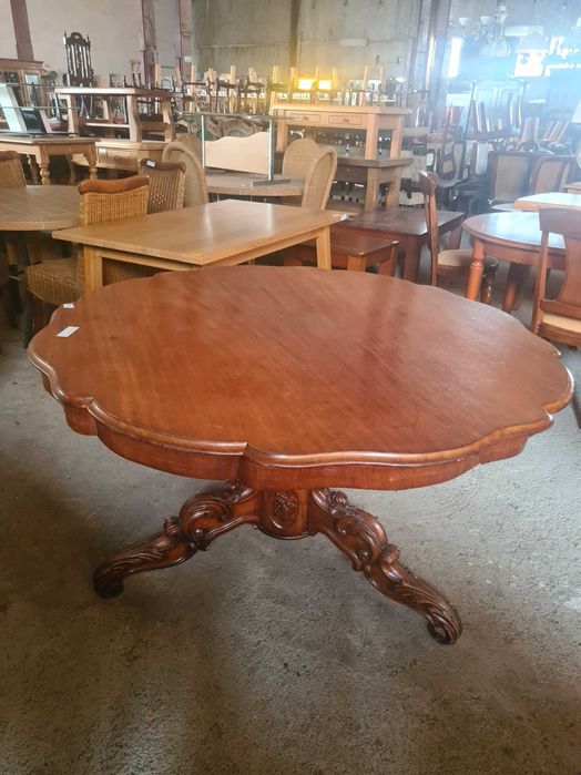 Дъбова трапезна барокова маса с дърворезба внос от Европа