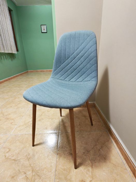 Комплект кухненска маса за хранене с 4 стола