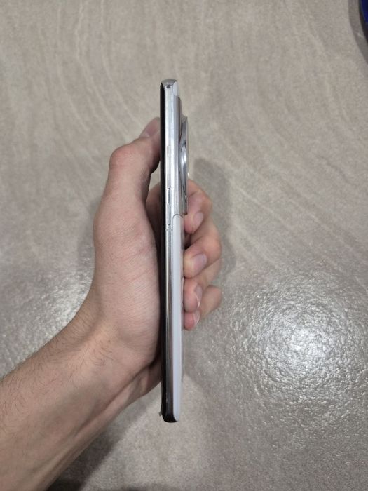 Продам OnePlus 12