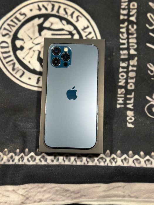 Айфон 12 про.