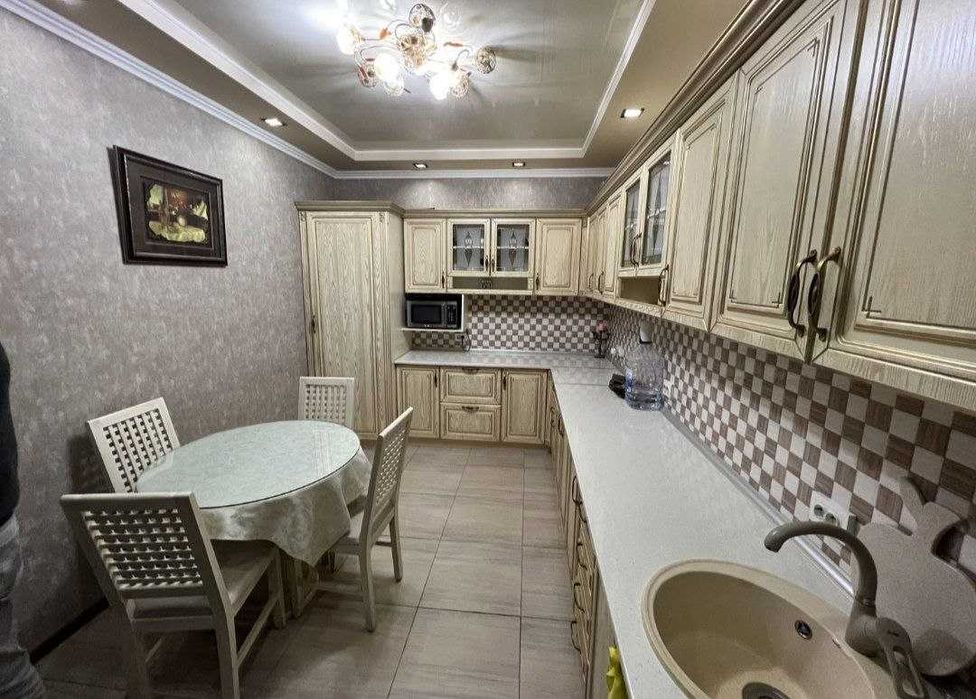 БИЙ / Дипломатия | 3-комн. 6 из 9 | 87 м2 [M:0129]