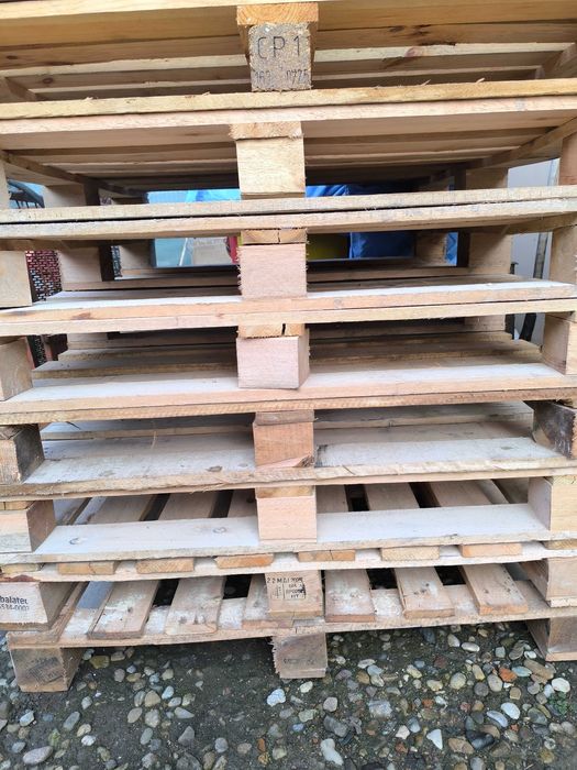 Vând paleti dimensiuni 1,2/1 și 1/1