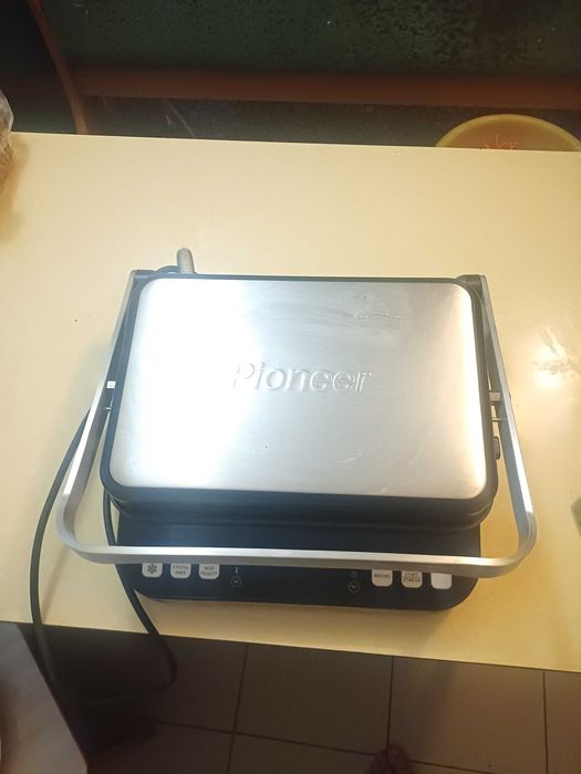 Продам грильницу pioner.