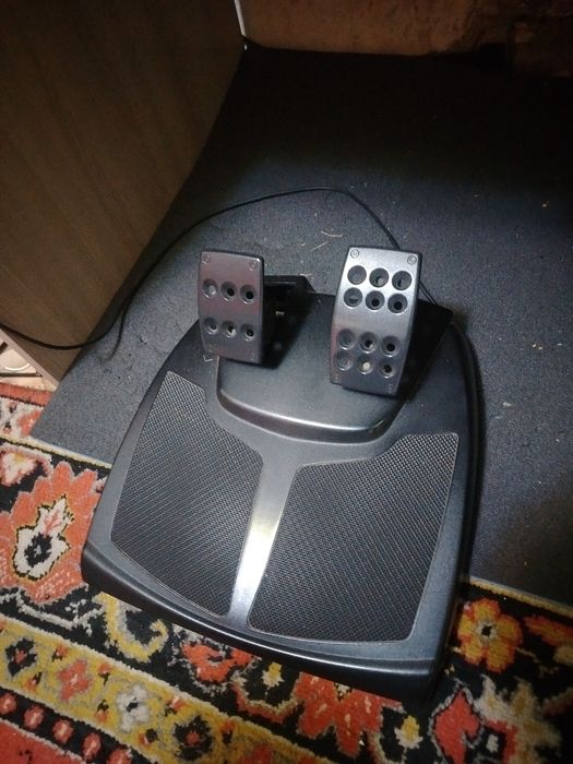 Руль Logitech Momo