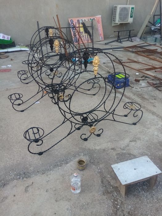 Цветочница из металла. Гул куйишга учун.