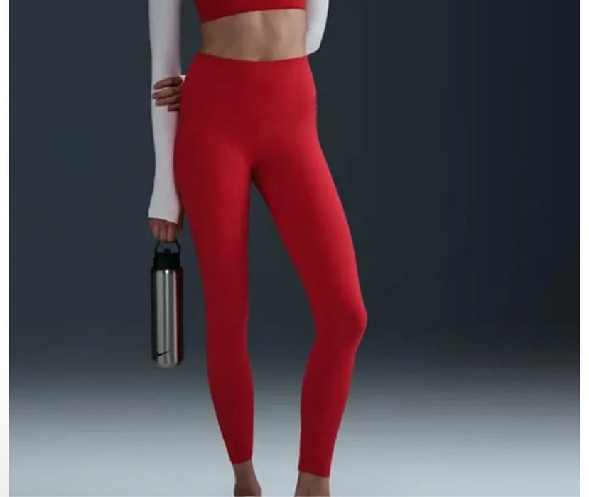 Червен клин на Nike HR