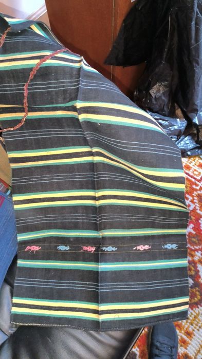 Български национални престилки и възглавници.