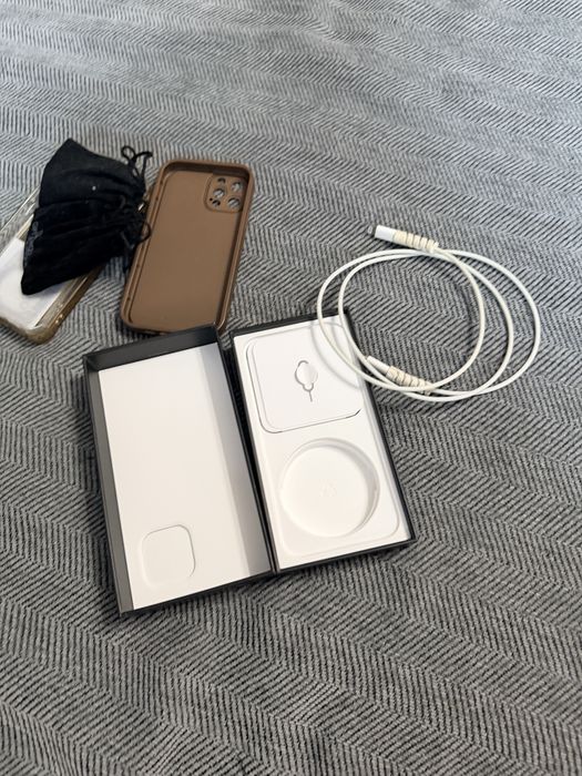 Iphone 12 pro, в комплекте с подарками