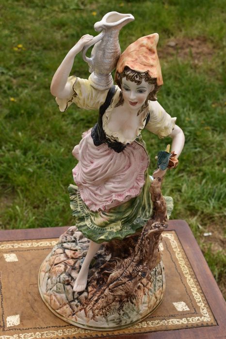 Антикварна порцеланова фигура статуетка