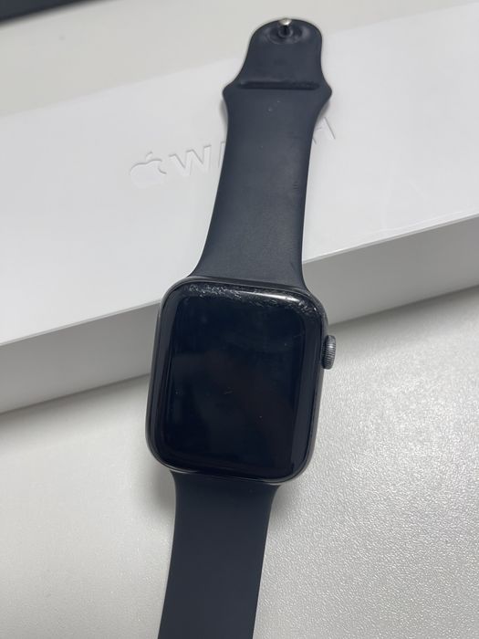 Продаю срочно Apple Watch 6 44mm