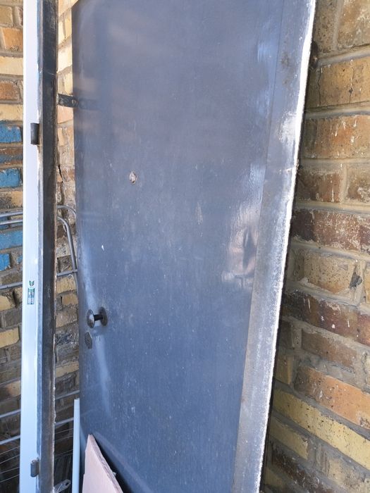 Дверь металлическая