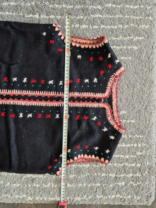 Костюмчето от баба:соц носталгия, ръчна изработка,вълна