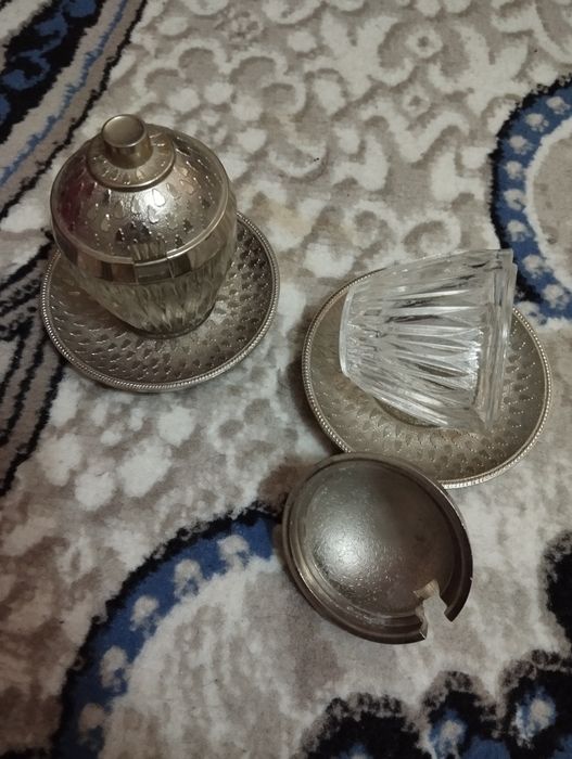 Пепельница  хрусталь и соусницы