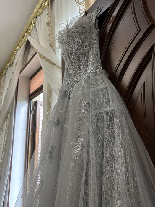 Вечернее серое платье на свадьбу