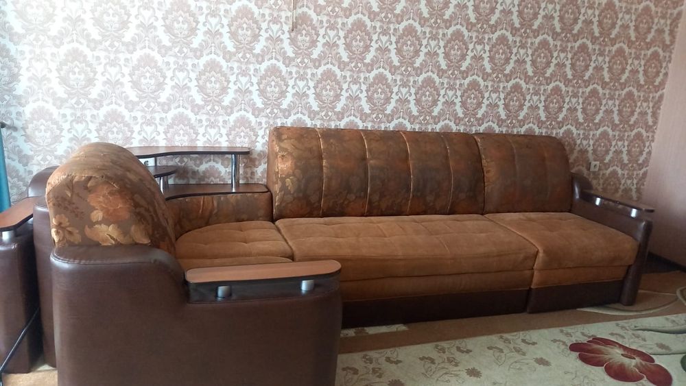 Мебел диван для гостий