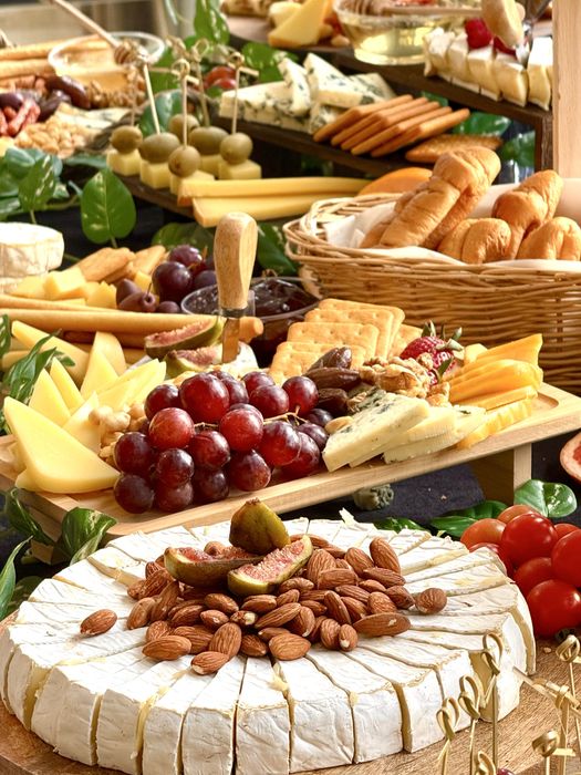Grazing table, Cheese bar, Salty bar, Fuit bar, Candy bar
