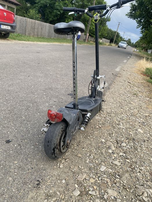 Trotineta electrica cu transmitie pe lant