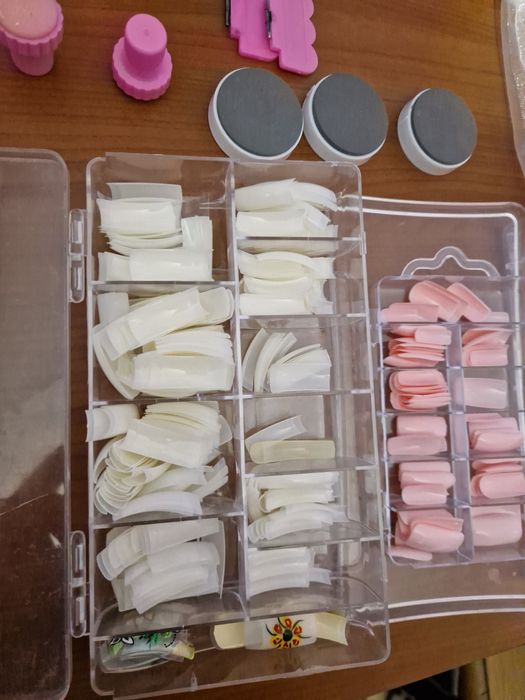 Tipsuri  unghii false