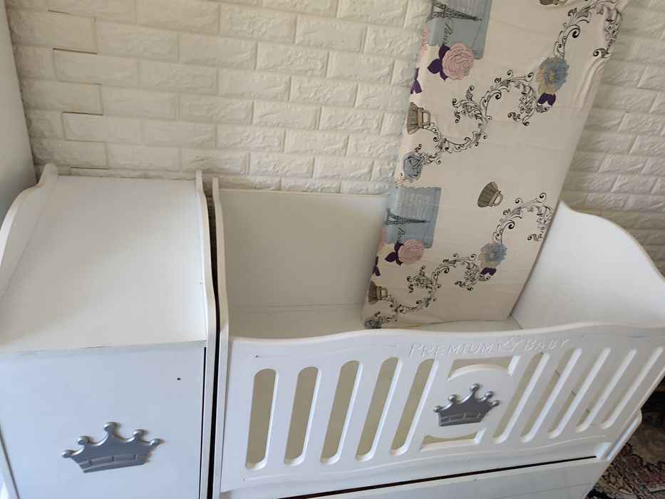 Bolalar shkafi va krovati