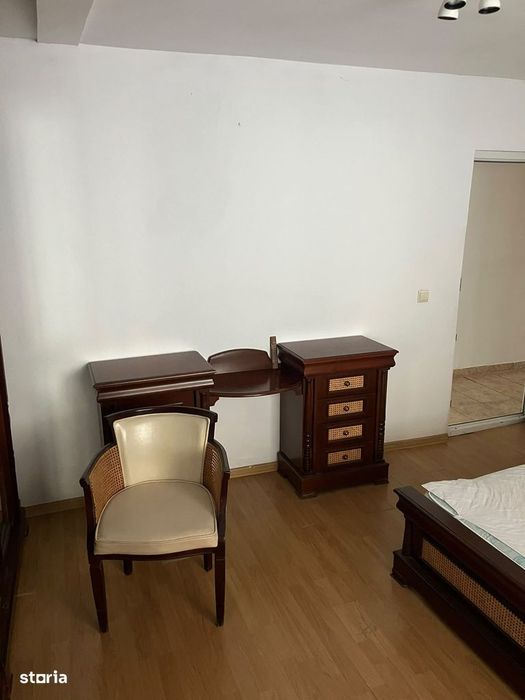 Apartament 3 camere , zona Vitan