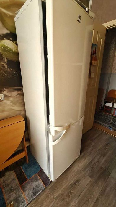 Холодильник Indesit SB185.027 белый