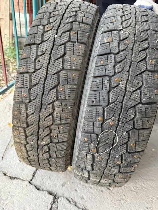 Продам 2 зимние шины со шипами