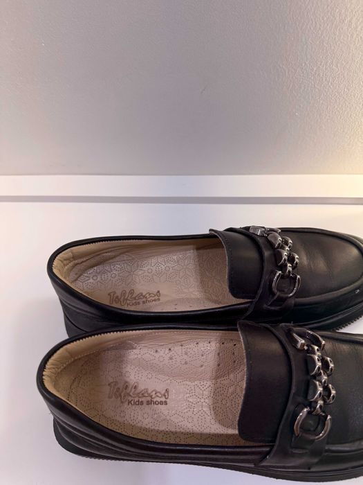 продам детские лоферы (туфли) на девочку