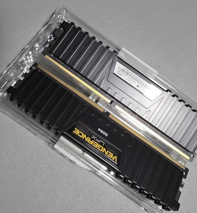 Placa de baza AM4 X570 Phantom Gaming 4,Ryzen5 3600 Pro + 16/32Gb DDR4