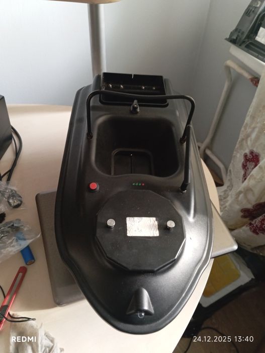 Прикормочный кораблик лодочка