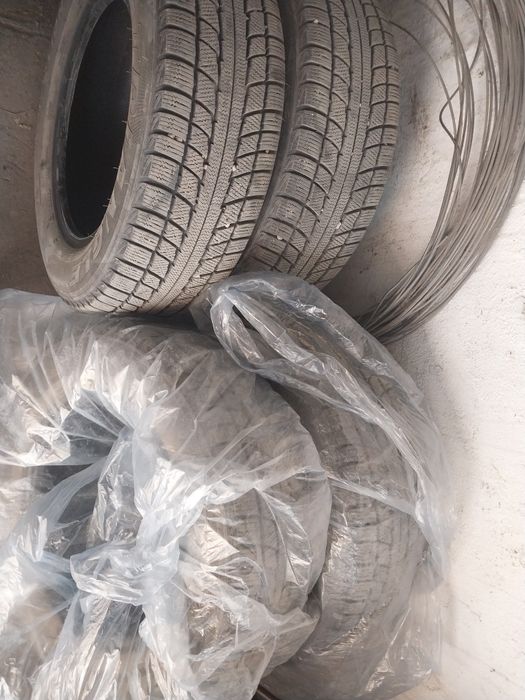 Продам резину на липучки R16