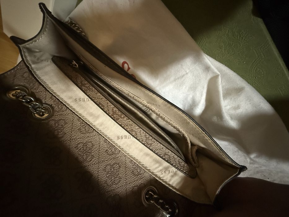 Poșetă GUESS  Articol ORiGiNAL